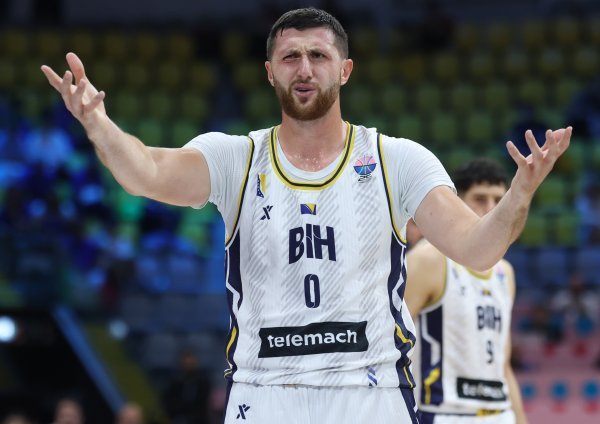 Antetokounmpo vắng mặt ở Bosnia và Herzegovina! Nurkic đã nói trước trò chơi rằng các chữ cái phải b