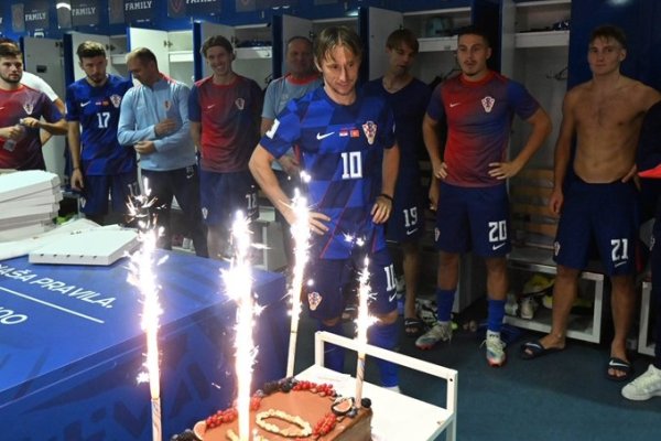 huyền thoại! Toàn bộ nhóm của Croatia kỷ niệm sinh nhật lần thứ 40 của Modric