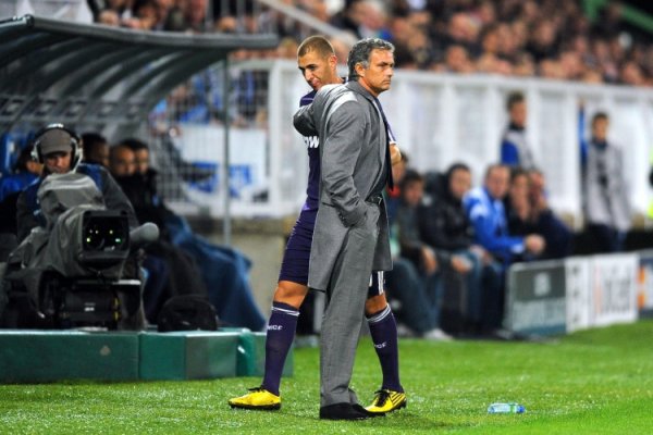 Sau khi bị từ chối tin đồn, Marca đã đăng một bài đăng khác: cá nhân Mourinho được gọi là Benzema, v