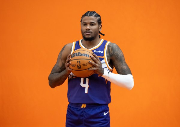 Booker: Jaylen Green có tài năng cao và khả năng thể thao xuất sắc. Anh ấy cứ nhắc nhở anh ấy tiếp t