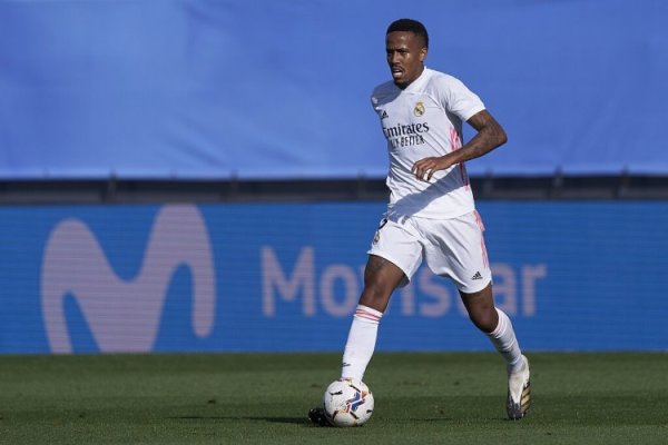 Militon và năm người bảo vệ khác vắng mặt, và Real Madrid chỉ có năm hậu vệ đội một tại Champions Le