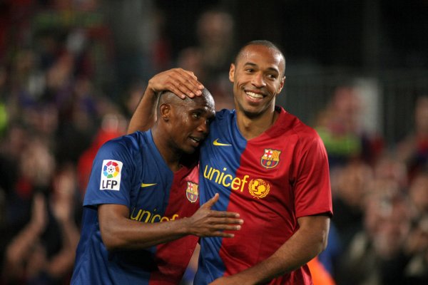 Henry: Barcelona không thể sử dụng một tuyến phòng thủ cao như vậy ở Champions League, và nó sẽ được