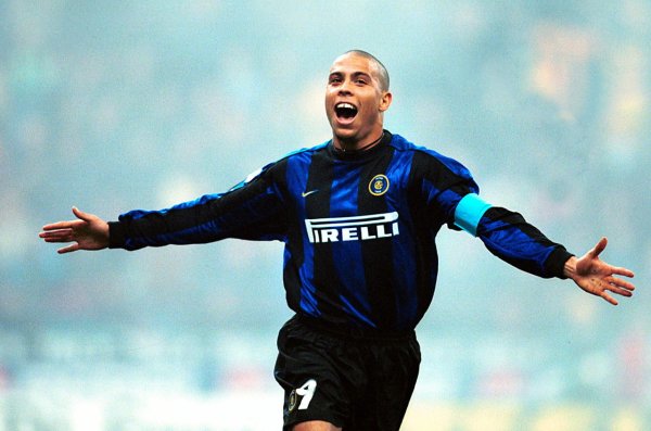 Nesta: Tôi có thể bảo vệ Lautaro, nhưng tôi không thể bảo vệ Ronaldo