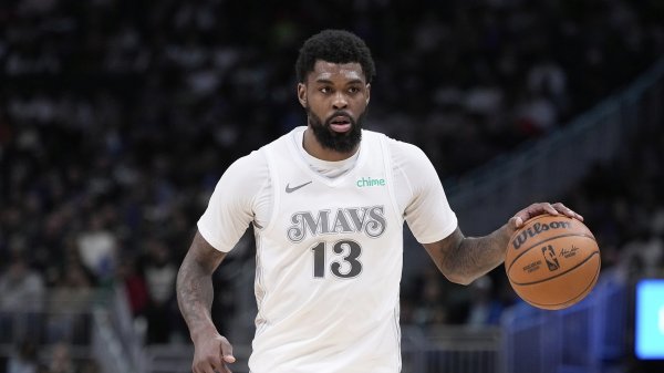 Hiệu suất toàn diện! Marshall ghi được 13 điểm sau 5 trong 8 cú sút, 3 rebound, 4 hỗ trợ và 3 cướp.