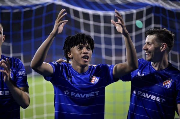 Thể thao thế giới: Barcelona vẫn đang quan tâm đến cầu thủ 16 tuổi Varela, trước tiên sẽ xác định tư