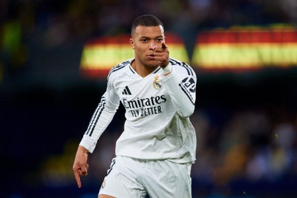 Phong cách của một vị tướng! Mbapp động viên toàn đội trong phòng thay đồ sau trận: Chúng ta đang dẫ