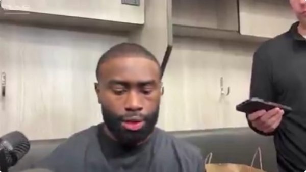 Jaylen Brown: Trọng tài đã cho phép đối thủ tiếp xúc thân thể với tôi quá nhiều. Tôi thực sự chán ng