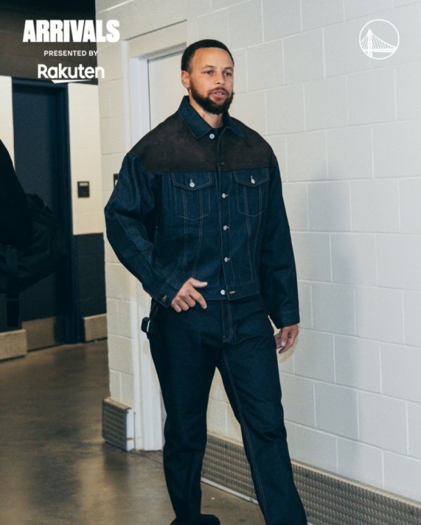 Phong cách khác nhau! Warriors chính thức công bố hình ảnh Curry và Kuminga bước vào sân vận động