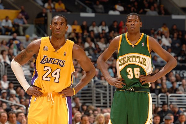 Thần tượng bóng rổ của bạn là ai? KD: Cố gắng đến gần Kobe và Jordan. Tôi muốn chơi bóng đến năm 40