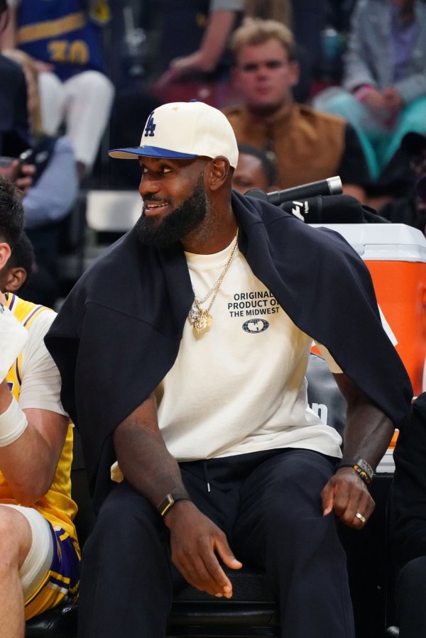 Netizen Mỹ: James chỉ chơi 23 trận ở mùa giải thứ 23? Jordan sẽ không bỏ lỡ vì bất kỳ lý do gì&T