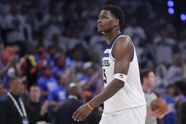 Trận chiến đầu tiên của sự trở lại! Edwards ghi được 15 điểm khi bắn 5/13, 2 rebound, 5 hỗ trợ và 2 