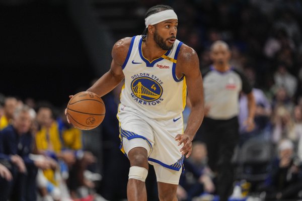 Ezeli: Moody đã cải thiện cả về tấn công và phòng thủ. Cole có thể tin tưởng anh ấy bây giờ