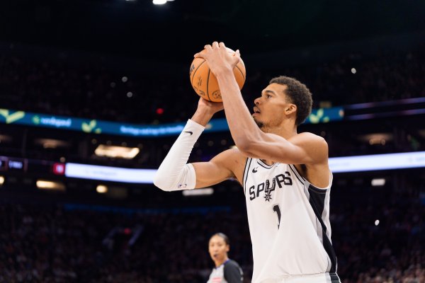 Tấn công không có điểm mù! Cú ném bóng ngược hẻm của Wenban Yama diễn ra tự do và không bị kiềm chế,