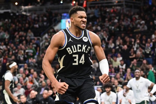 Trung bình 33,8 điểm và 12,3 rebounds mỗi trận! Bucks đấu với Mavericks, Antetokounmpo nhiều khả năn