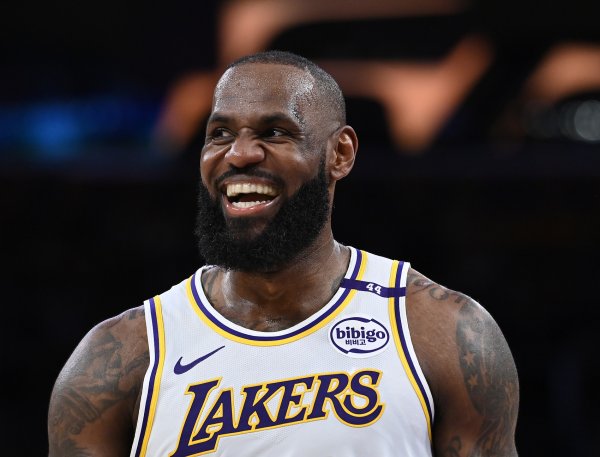 Trận đấu trên sân nhà ngày mai với Jazz! Báo cáo chấn thương của Lakers: James Vincent được nâng cấp