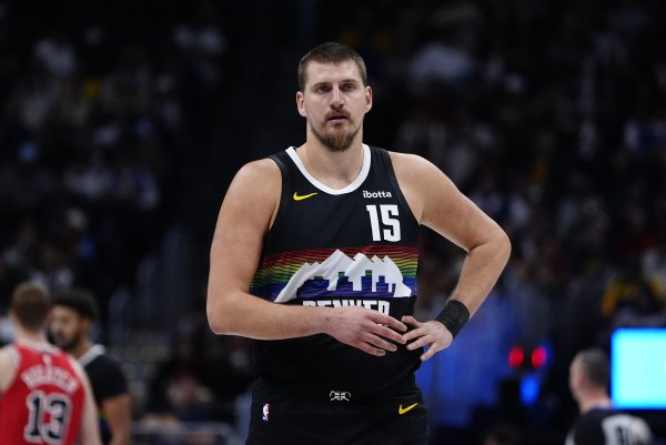 Cảnh báo cột mốc! Jokic đã kiế